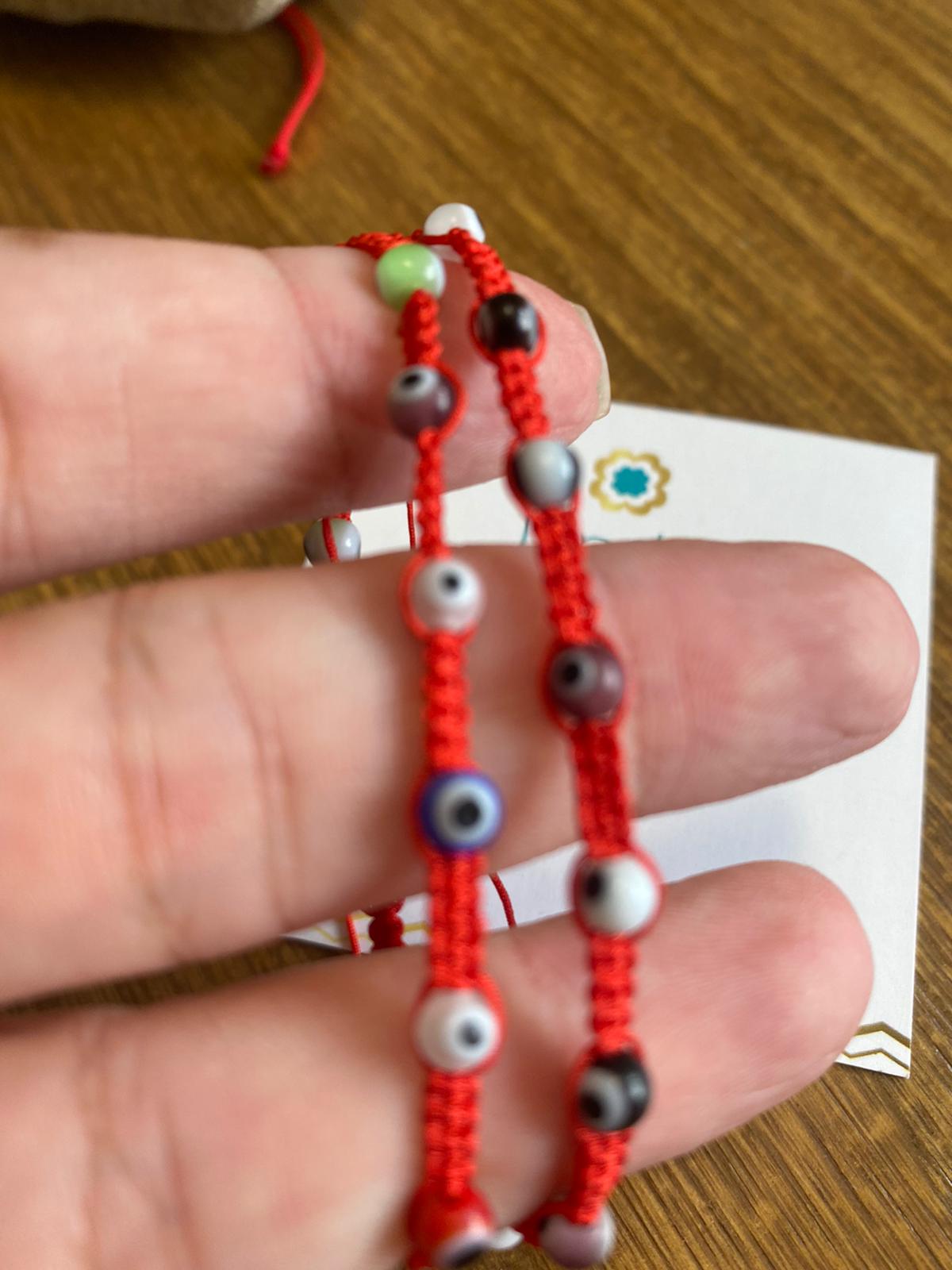 Pulsera tejida de mini ojos