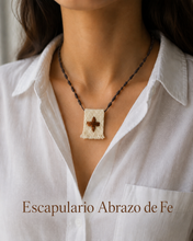 Load image into Gallery viewer, Escapulario Abrazo de fe