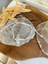 Load image into Gallery viewer, Pulsera cruz de Madre perla