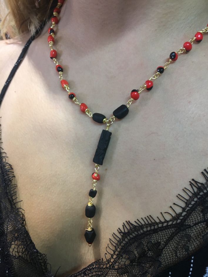 Necklace with mini peonies and azabache