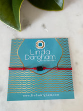 Load image into Gallery viewer, Pulsera Hilo Rojo Azabache